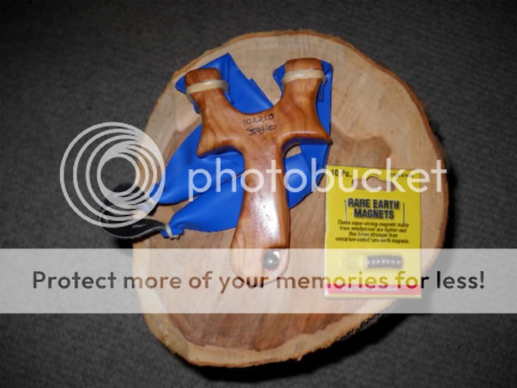 Applewood Ergo Slingshot with Ammo Dispenser Slingshots Forum